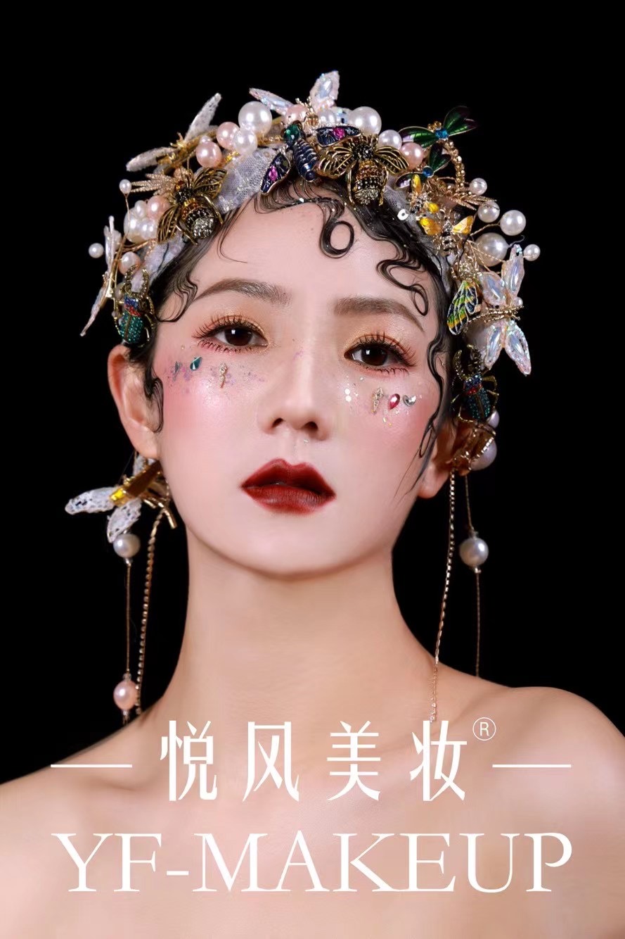 复古巴洛克造型 聚焦目光 气场强大