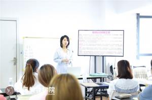 悦风美妆学院匠心妆点“骑士星萌秀·华彬之夜”
