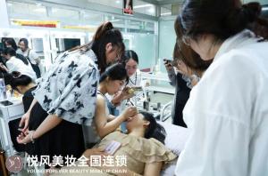 解析优质化妆培训学校，小白学化妆可参考