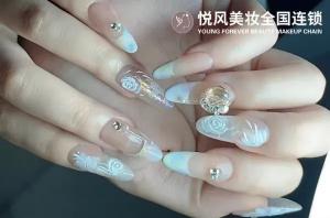美妆美甲靠手艺吃饭，日常社交压力小很多